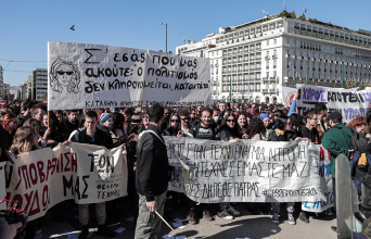 Συγκέντρωση διαμαρτυρίας καλλιτεχνών στην Πλατεία Συντάγματος ενάντια στο Προεδρικό Διάταγμα 85/2022