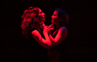 «Ρέκβιεμ» στο Θέατρο Άττις με τις Σοφία Χιλλ και Αγλαΐα Παππά © Κατερίνα Τζιγκοτζίδου