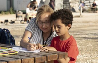 H Εθελόντρια 