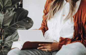 Πάσχα και βιβλία: Δοκίμια, ιστορία, τέχνη, βιογραφίες, ψυχολογία και προσωπική ανάπτυξη