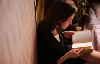 6 ποιητικές συλλογές που αξίζει να διαβάσεις