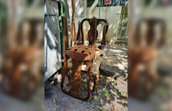 Ο ταπετσιέρης Γιάννης Κοφινάς φτιάχνει το «πρόσωπο των πραγμάτων»