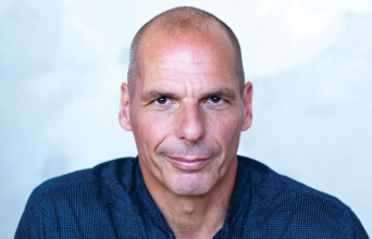 Εκλογές 2023 - Γιάνης Βαρουφάκης: Συνέντευξη του Γραμματέα του Μέρα25 στην Athens Voice