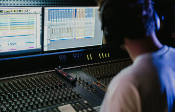 Podcast «Εσύ με τι ασχολείσαι;» με την Επιστήμη Μπινάζη | Το επάγγελμα του ηχολήπτη