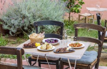 15 ταβερνάκια με τέλειους μεζέδες