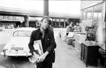 Η ιστορία πίσω από τη συνεργασία του Tom Waits με την Island Records