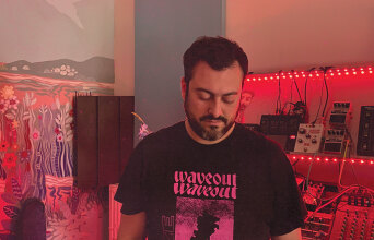 Ο Pan Pan στο home studio του