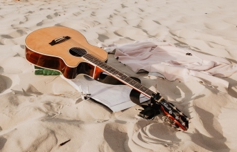 Ο Γιώργος Φλωράκης επιλέγει 12 τραγούδια για το καλοκαίρι του 2023