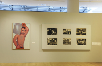 Αστυγραφία - Urbanography στην Εθνική Πινακοθήκη: Η ομαδική έκθεση για τη ζωή της πόλης τις δεκαετίες 1950-1970, σε επιμέλεια της Συραγώς Τσιάρα