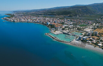 Ξυλόκαστρο, κοσμοπολίτικο και τόσο κοντά στην Αθήνα