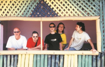 Σε Είδα: Οι Locomondo εξηγούν πως έγραψαν το τραγούδι για την τηλεοπτική σειρά «Σε είδα» εμπνευσμένο από την ομώνυμη στήλη της Athens Voice