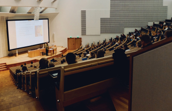 Η αργή διάβρωση της ακαδημαϊκής ελευθερίας στη Δύση