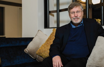 Dr. Bessel Vander Kolk: «Είμαστε ρυθμισμένοι να αγαπάμε»