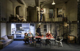 "The humans" σε σκηνοθεσία Κωνσταντίνου Μαρκουλάκη