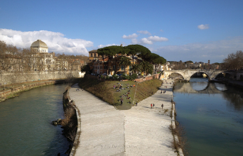 Πορεία προς τη Ρώμη: Το ιστορικό ντοκουμέντο για τον Ντούτσε διά χειρός Μαρκ Κάζινς