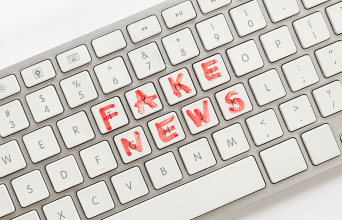 Ο «πόλεμος» στα πληκτρολόγια σε καιρούς κρίσης