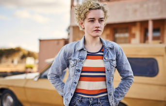 The Royal Hotel: Η ψυχολογία του τρόμου με μια αύρα από Σαμ Πέκινπα