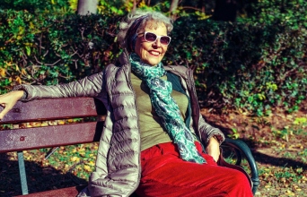 Άννα Δαμιανίδη: Συνέντευξη με τη συγγραφέα και δημοσιογράφο για το νέο της μυθιστόρημα «Δυο καλοκαίρια και μισό φθινόπωρο» (εκδόσεις Μεταίχμιο)