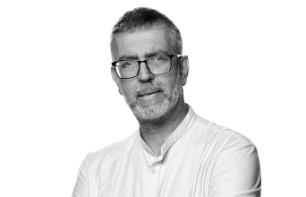 Ο Γιώργος Φλωράκης αποχαιρετά τον ραδιοφωνικό παραγωγό και DJ Γιάννη Στεφανάκο που έφυγε από τη ζωή σε ηλικία 57 ετών.