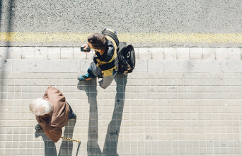 7 τρόποι να μετατρέψεις το περπάτημα σε άσκηση για τους κοιλιακούς