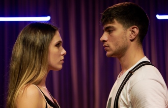 «Φακντ Απ» του Τάσου Ιορδανίδη σε σκηνοθεσία Θάλειας Ματίκα στο Θέατρο Άλφα © Αλέξανδρος Σκουρλέτης