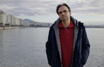 Βασίλης Βαμβακάς: Συνέντευξη με τον συγγραφέα του βιβλίου «Το εκκρεμές. Πολιτική, κουλτούρα και κοινωνία στην Ελλάδα των διαρκών κρίσεων» (εκδόσεις Archive)