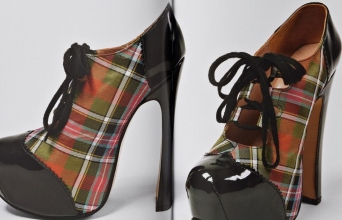 Η εικόνα είναι από το coffee-table book της Taschen «Shoes A-Z»