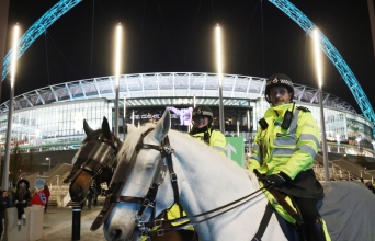 Προς Θεού, μήν κοιτάτε τι έκαναν στην Αγγλία