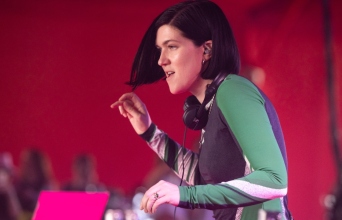 ΠΙΞΕΛ: Στα ακουστικά σε λούπα