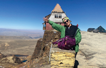 Η Λένα Διβάνη μιλάει για το νέο της βιβλίο «Για την καρδιά και το συκώτι του», που κυκλοφορεί εκδόσεις Πατάκη