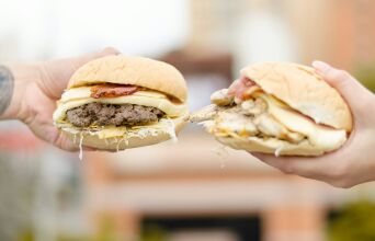 12 στέκια στην Αθήνα για street food