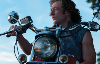 Σιδερένια γροθιά: Η ατσάλινη ερμηνεία του Ζακ Έφρον