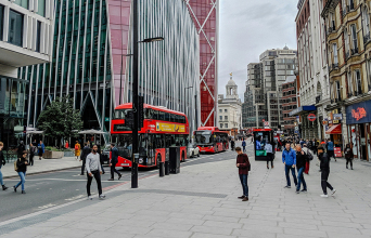 Ο Ρωμανός Γεροδήμος γράφει για τις αλλαγές στη βρετανική κοινωνία την τελευταία 25ετία 