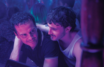 Γιατί μιλάνε όλοι για την ταινία «Άγνωστοι μεταξύ μας» (και συγκινούνται)