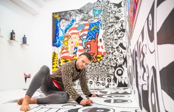 Open Studio: Ο εικαστικός Γιώργος Τζινούδης ανοίγει το ατελιέ του, The Shot Space, στο Κουκάκι, για το κοινό, στις 6 και 7 Απριλίου.