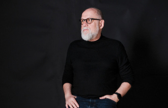 Γιάννης Κουρούδης: Συνέντευξη για το μουσικό έργο «57 Tempi», αφιερωμένο στους 57 νεκρούς του δυστυχήματος των Τεμπών.