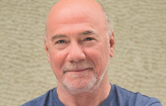 Μένιος Σακελλαρόπουλος: «Οι πραγματικά αληθινές ιστορίες έχουν μια τρομακτική δυναμική»