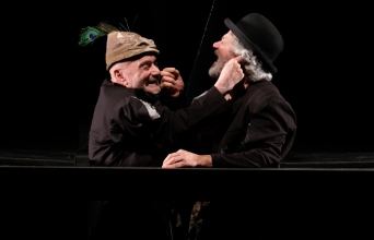 «Περιμένοντας τον Γκοντό»: Ο Θεόδωρος Τερζόπουλος στη Στέγη