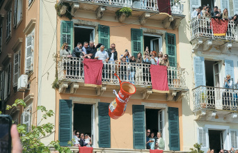 Πάσχα στην Κέρκυρα: Οι λειτουργίες και τα έθιμα