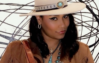 Όχι, η Σίρα Σέβεν δεν είναι ο θηλυκός Άντριου Τέιτ - είναι κάτι χειρότερο