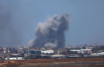 Είναι η πρώτη επίθεση με ρουκέτες μεγάλου βεληνεκούς έπειτα από επτά μήνες ισραηλινής στρατιωτικής επίθεσης από αέρος και εδάφους.