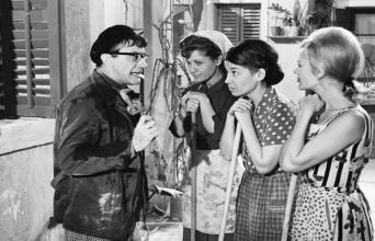 Σινεμά: Ο Γιώργος Φλωράκης γράφει για το βιβλίο «Μια ιστορία του ελληνικού κινηματογράφου» του Βρασίδα Καραλή (εκδόσεις Δώμα).