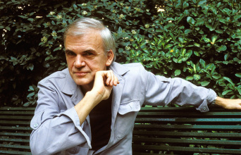 Μίλαν Κούντερα: Πράγα, ένα ποίημα που χάνεται. Ογδόντα εννιά λέξεις