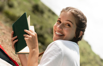 17 βιβλία ελληνικής λογοτεχνίας για το καλοκαίρι