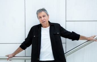 Λουκάς Καρυτινός: Συνέντευξη με τον καλλιτεχνικό διευθυντή της Κρατικής Ορχήστρας Αθηνών και διακεκριμένο μαέστρο.