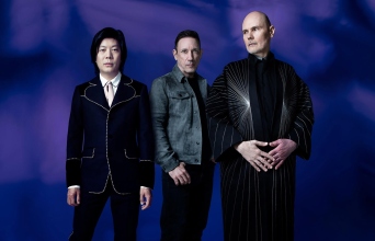 The Smashing Pumpkins: Συνέντευξη με τον Billy Corgan πριν τη συναυλία της μπάντας στο Στάδιο Ειρήνης και Φιλίας, την Τρίτη 16 Ιουλίου.