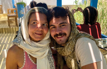 Στην Ανάφη γράφω και με το σώμα μου, περπατώντας - Tης Αμάντας Μιχαλοπούλου