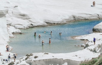 Μήλος 2024: Οδηγός για αξιοθέατα, παραλίες, φαγητό, διασκέδαση 