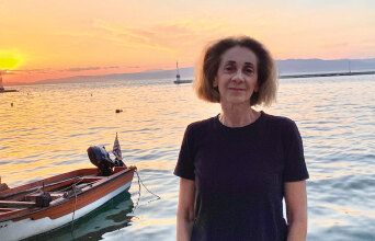 Δεν έχει τίποτα το δήθεν η Θάσος, τίποτα το φέηκ - Της Μανίνας Ζουμπουλάκη