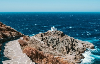 Σίφνος, εκεί όπου η κοσμοπολίτικη ατμόσφαιρα συναντά την κυκλαδίτικη αύρα
